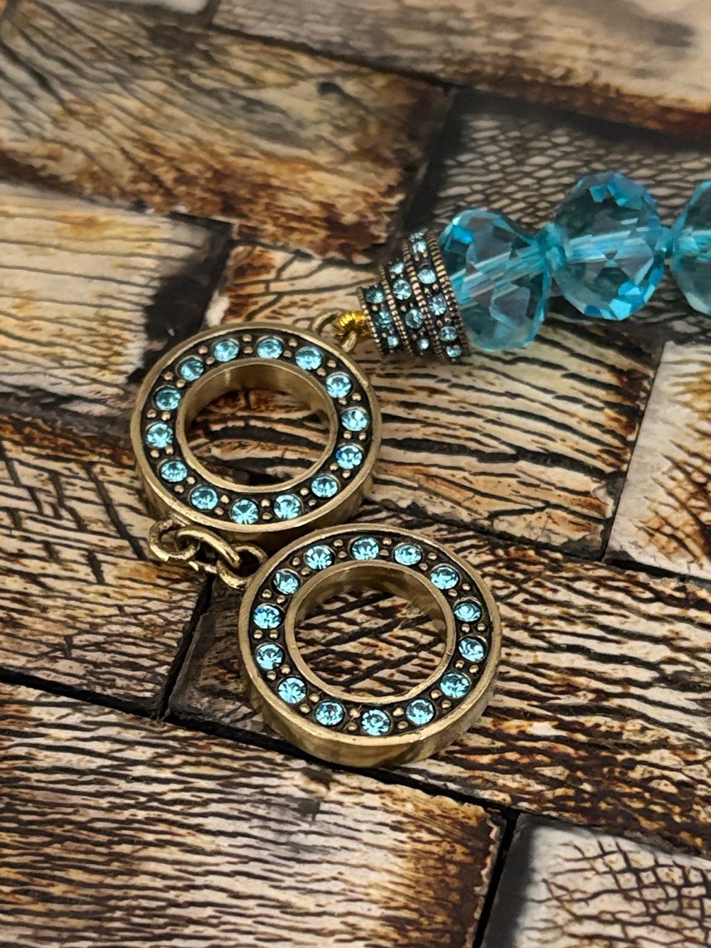 NWT Heidi Daus Translucent Turquoise Faceted Bead Toggle Vintage Bracelet - Picture 6 of 12